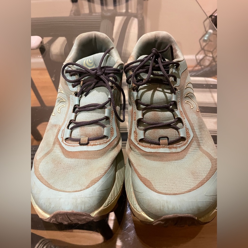 Topo mountain racer 3 trail runners; size 9.5